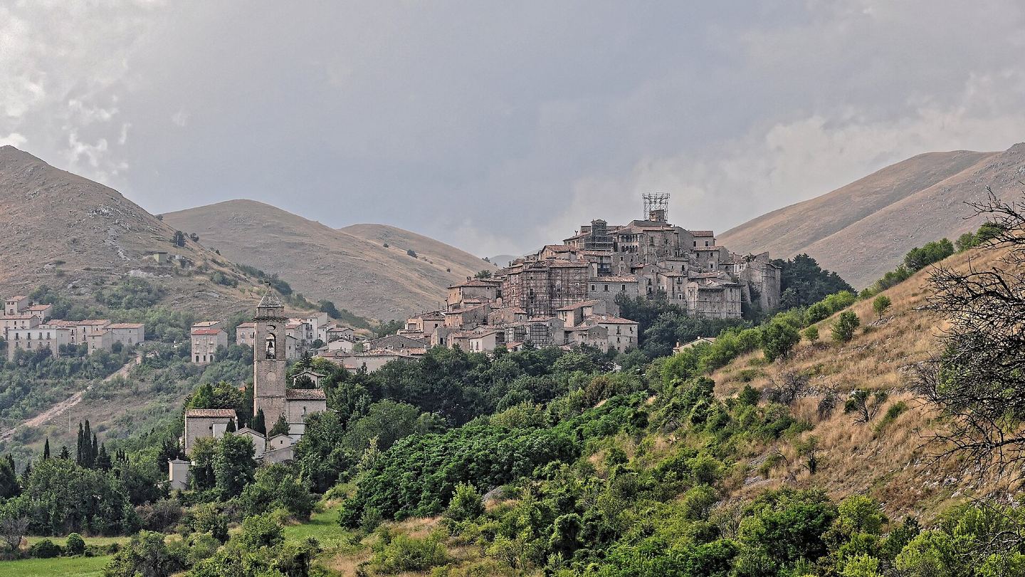 The stone village of Santo Stefano di Sessanio below the Gran Sasso