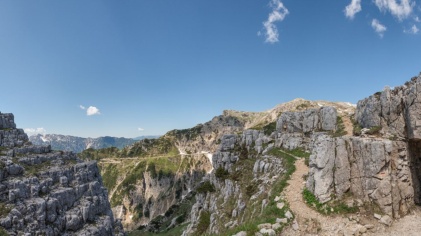 The final tunnel and mountain path of the Strada delle 52 Gallerie